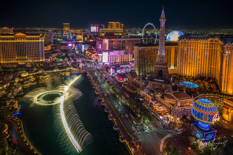 Photo Journal – Las Vegas: Fountains, Christmas Lights & The $120 Gamble