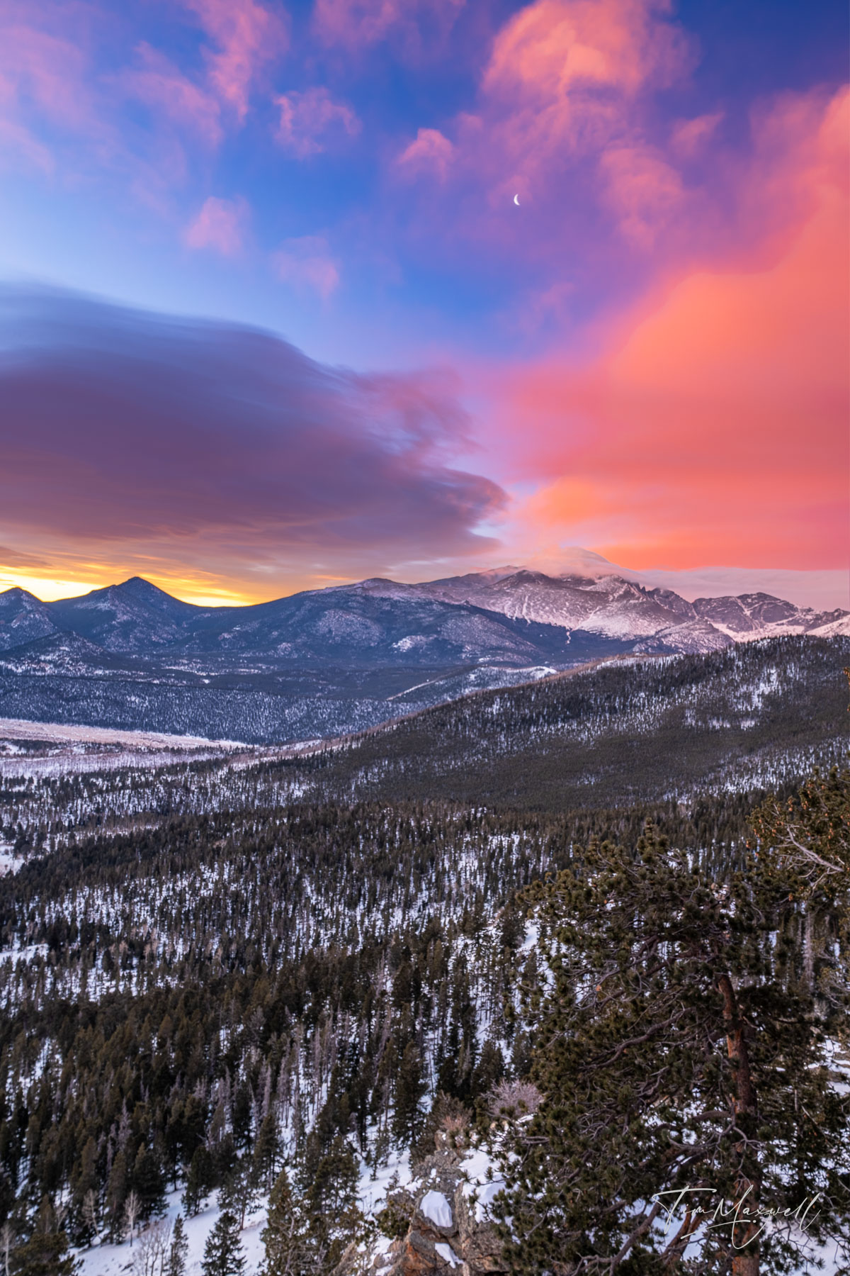 Mountain peaks at sunrise in Rocky Mountain National Park